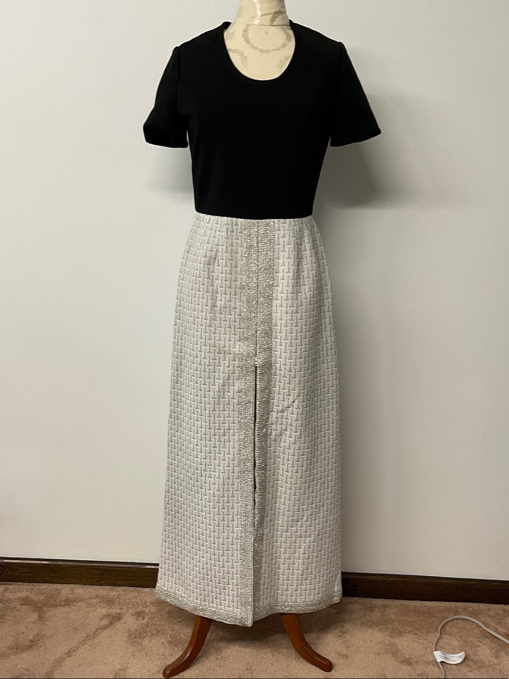 Vintage Women's Original Leslie Fay Grey/White Metallic/Black Long Dress Size 12